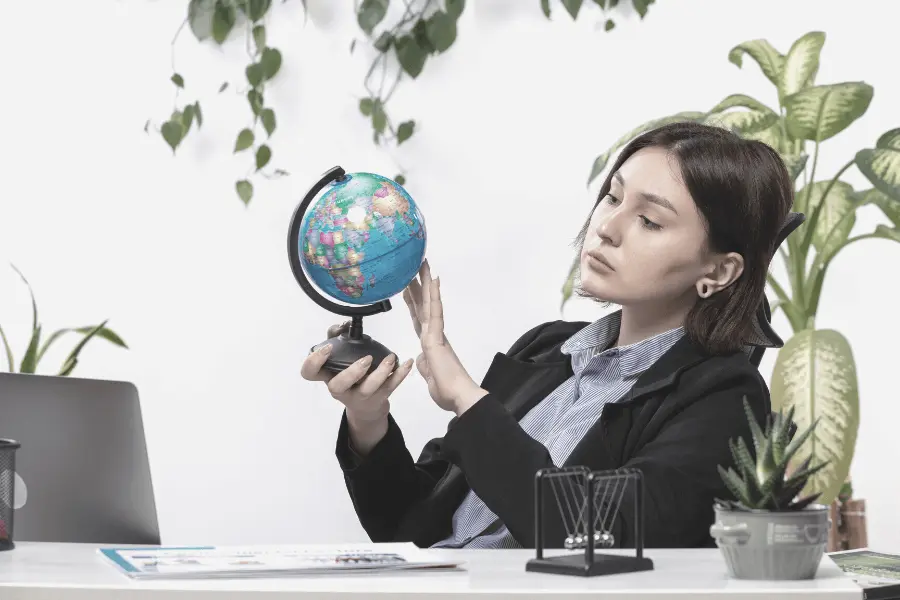 Безоценочность - коуч не переносит свою картину мира на клиента